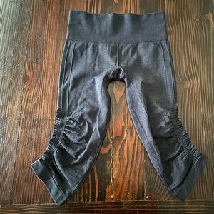Lululemon | Ebb to‎ Street Crop | Seamless | 21 inch | Size 4